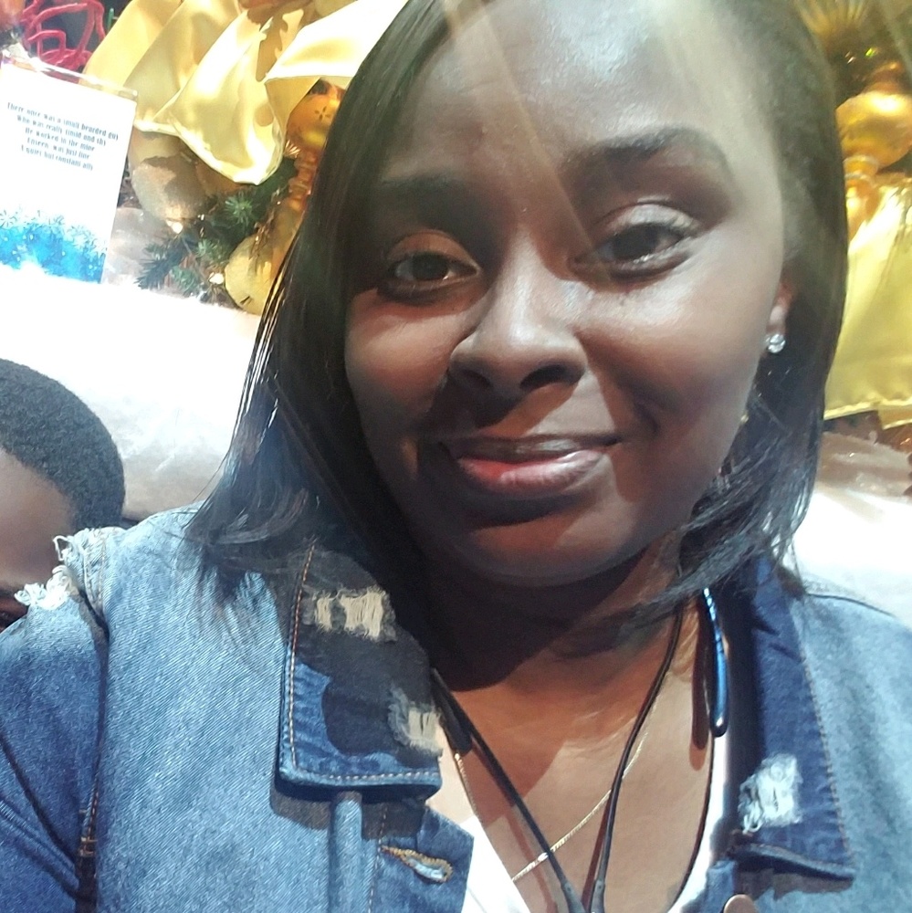 Meet your Posher, Dominique